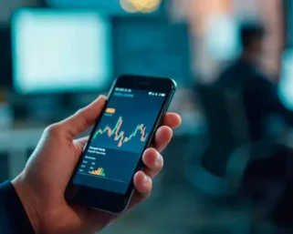 The Double-Edged Sword of Leverage in CFD Trading